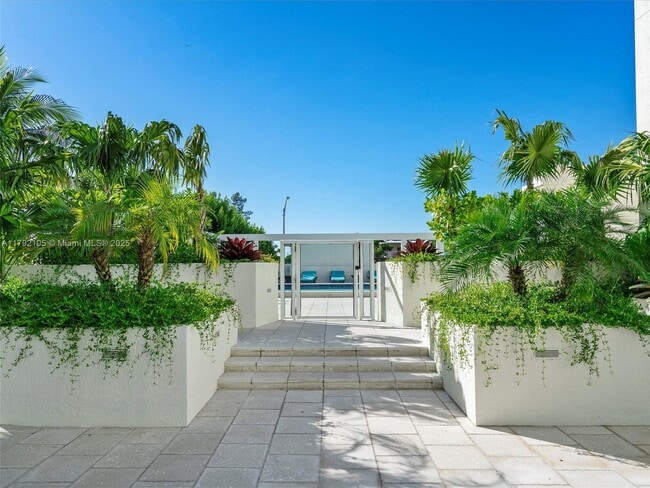 Building Photo - 9172 Collins Ave