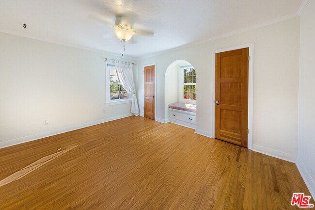 Building Photo - 1335 Moncado Dr