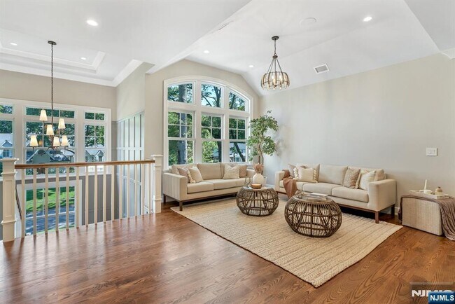 Building Photo - 4 Brookview Ct