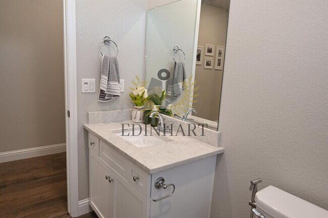 Building Photo - 1439 E Via Albero Dr