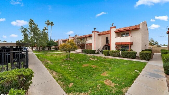 Building Photo - 4211 E Palm Ln