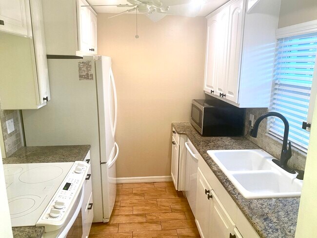 On VENICE ISLAND - 232 Saint Augustine Ave