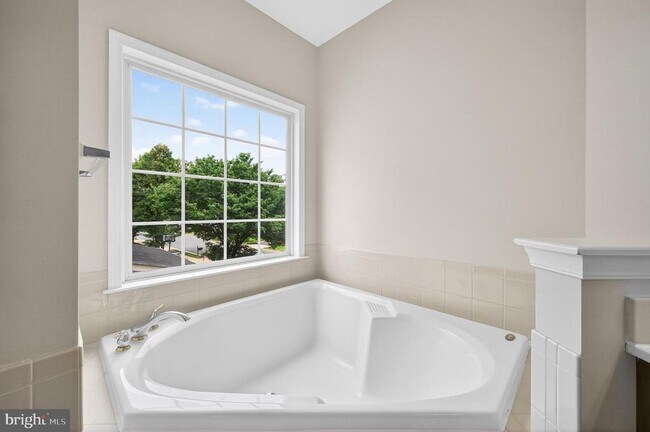Building Photo - 42071 Pepperbush Pl