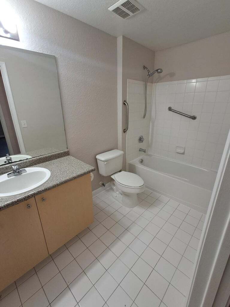 Building Photo - 280 Crestwood Cir