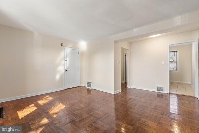 Building Photo - 3109 W 2nd St