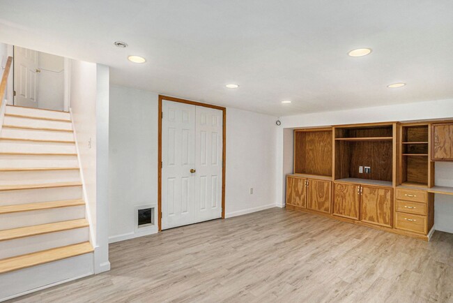 Building Photo - Beautiful 3 Bedroom Home