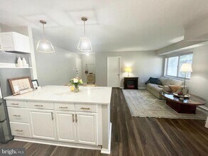 Building Photo - 12207 Braxfield Ct