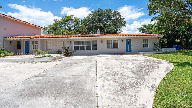 Building Photo - 5613 Pierce St
