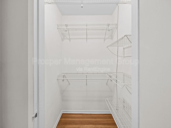 Building Photo - 1214 Hawthorne Cir