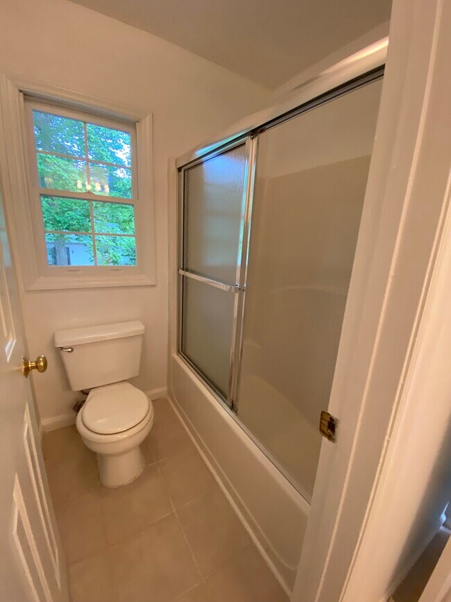 Building Photo - 201 Mint Hill Dr