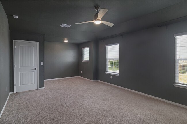 Building Photo - 445 Shiner Ln