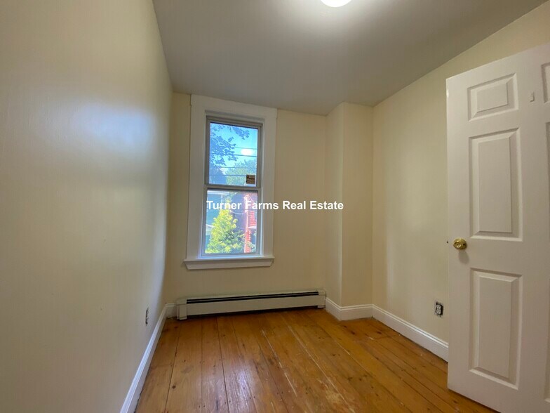 Building Photo - 65 Pleasant St