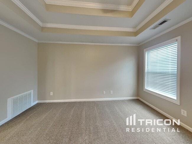 Building Photo - 3450 Southwood Dr