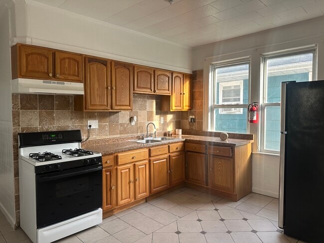 Building Photo - 52 Brookdale Ave