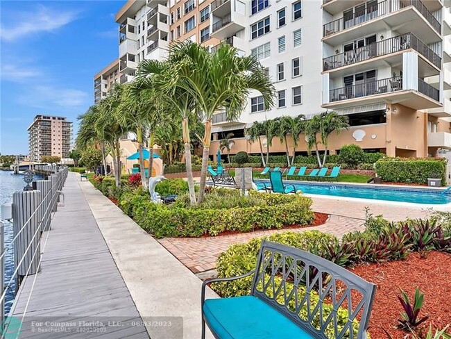 Building Photo - 1150 Hillsboro Mile-