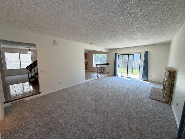 Building Photo - 872 Shellwood Way