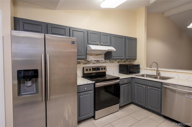 Building Photo - 41063 Millbrook Dr