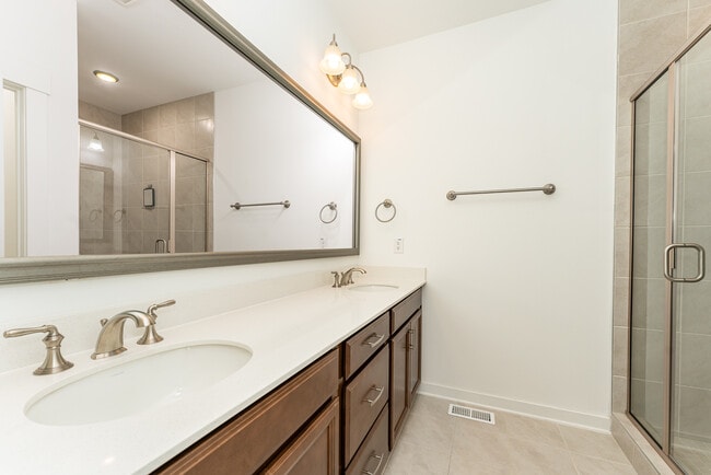 Building Photo - Cornerstone Townes