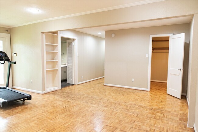 Building Photo - 5564 Aspen St