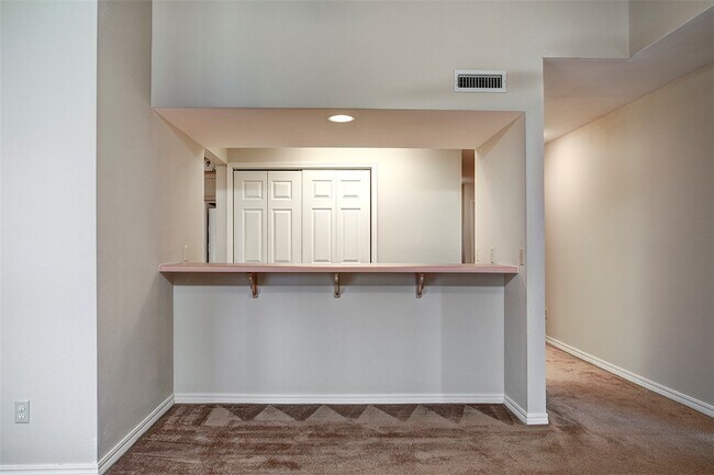 Building Photo - 706 Meghan St