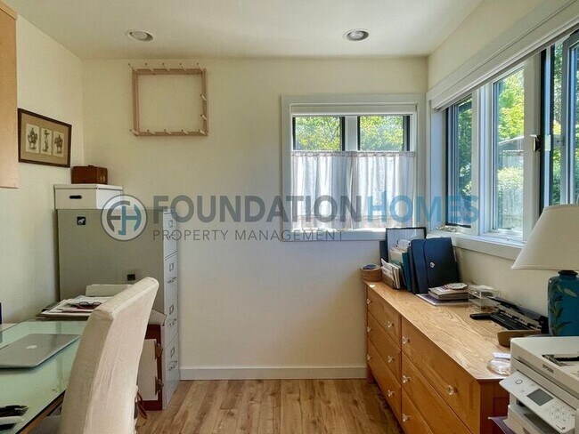 Building Photo - 45A Laurel Grove Ave