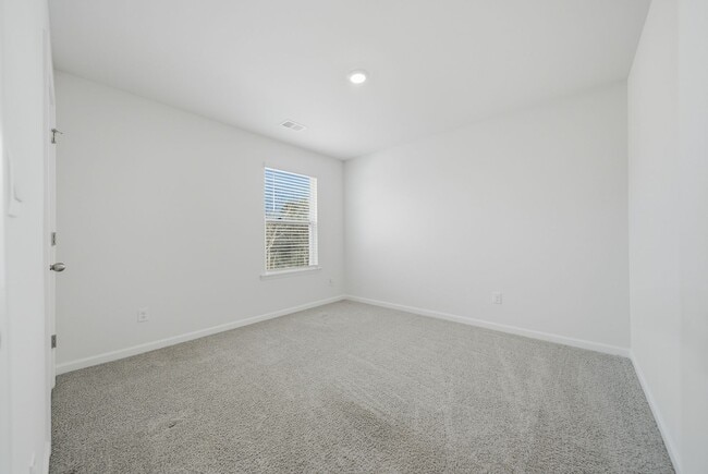 Building Photo - Spacious 5-Bedroom Home for Rent in The Falls – Modern, Comfortable, and Move-In Ready