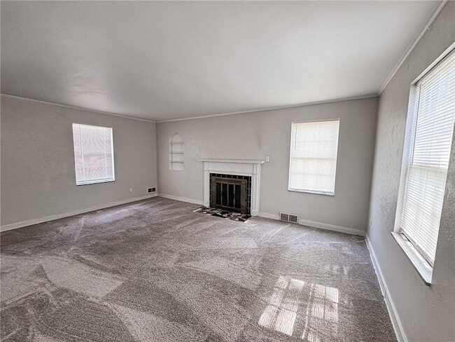 Building Photo - 2710 Henderson Rd