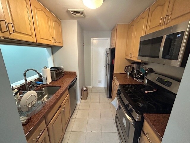 Building Photo - 365 1st St