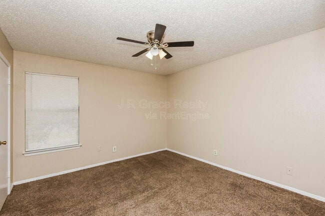 Building Photo - 5915 Shadydell Dr