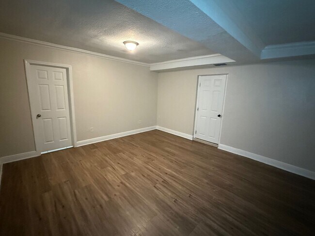 Building Photo - 3 Bedroom, 2 1/2 Bath Single Family Home With Pool