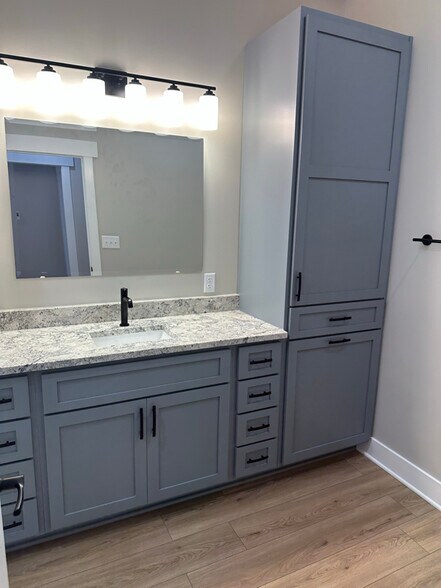 Building Photo - 104 S 4th St