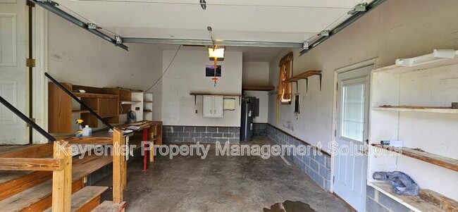 Building Photo - 2 Singing Pines Ln