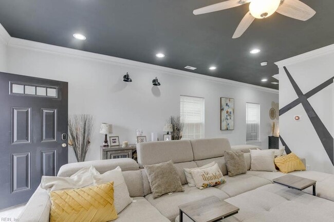 Building Photo - 377 Leeland Ave