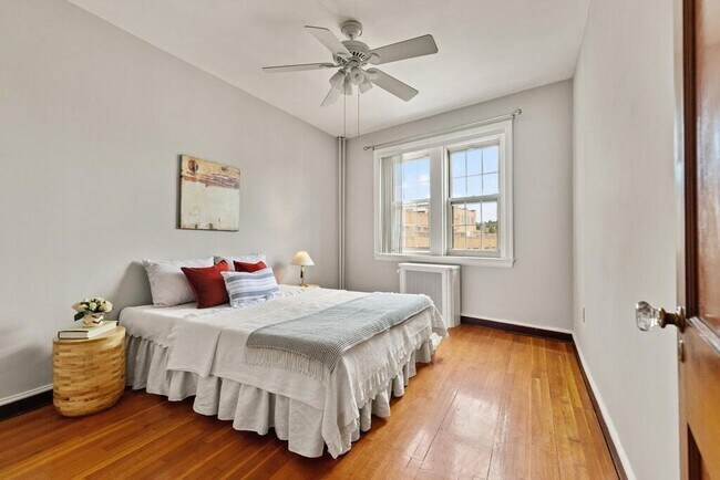 Building Photo - 3 Arlington St