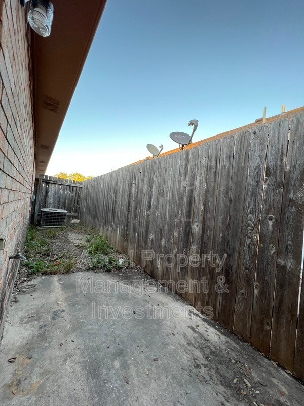 Building Photo - 2003 Villa Linda Ave