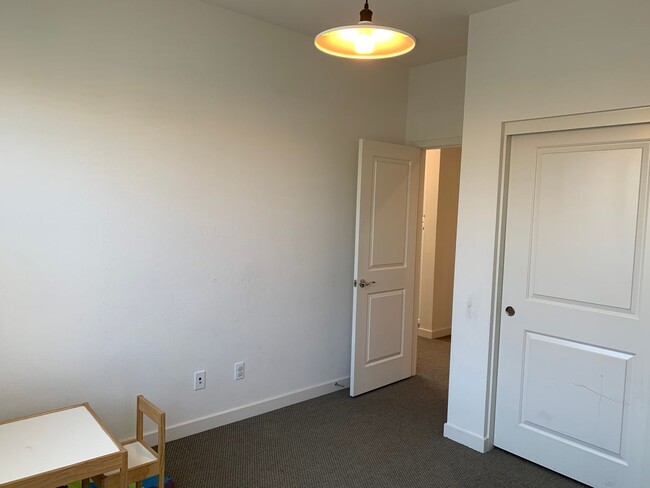 Building Photo - Beautiful Home 4bed/3 bath