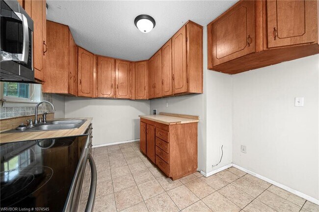 Building Photo - 502 8th St