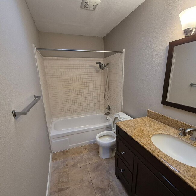 Building Photo - Carmichael 3 bedroom, $2195/month.