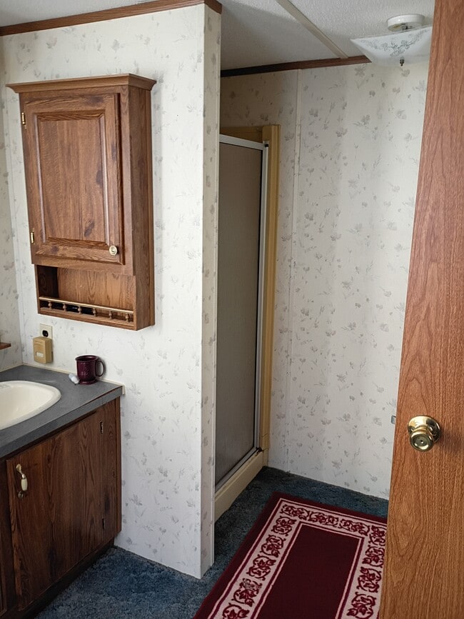 Building Photo - 643 Kelly Rd