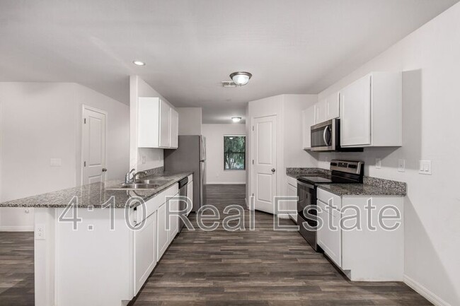 Building Photo - 142 W Impala Dr