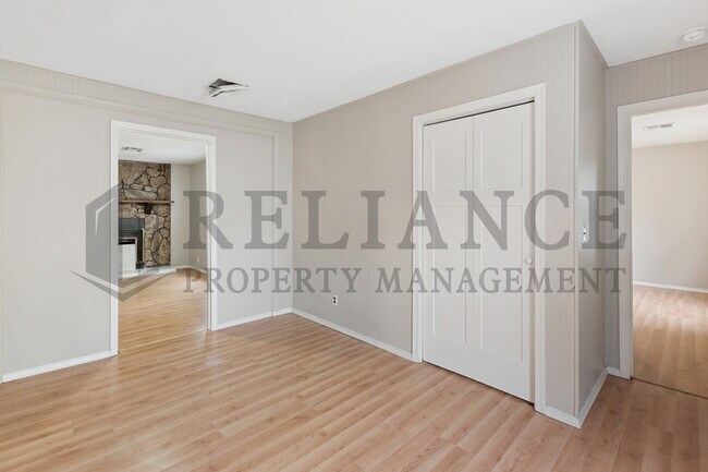 Building Photo - 1128 N Estelle St