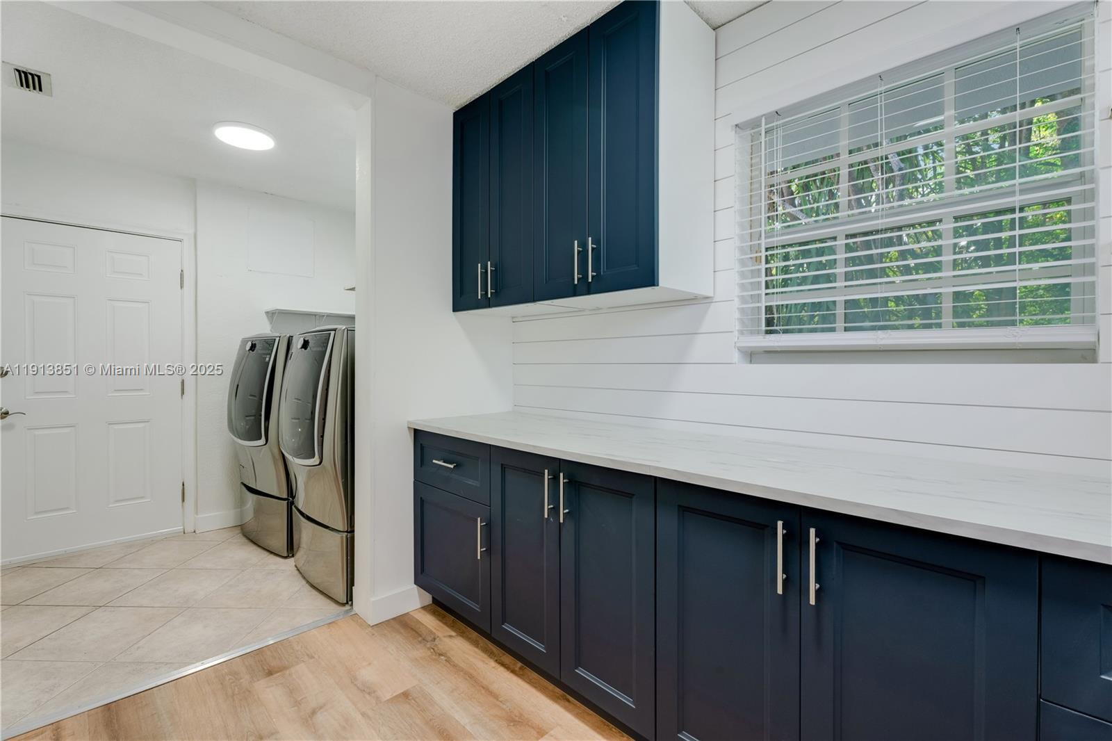 Building Photo - 7601 NE 9th Ave