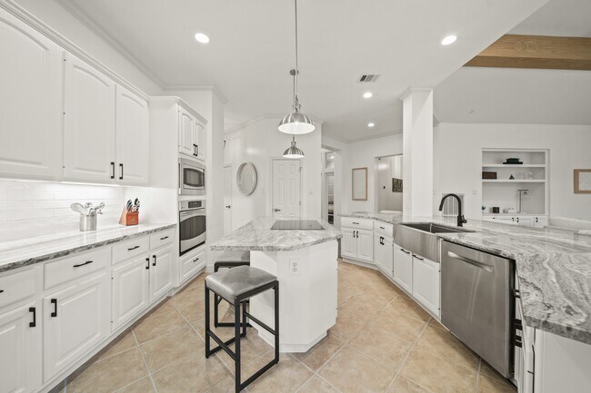 Building Photo - 12210 Pebble Meadows