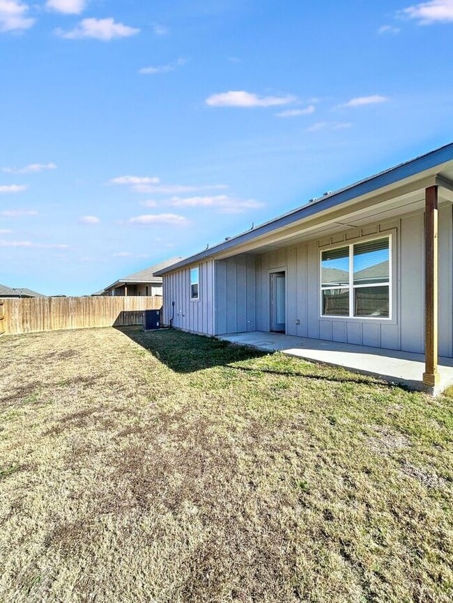 Building Photo - 866 Freedom Cir