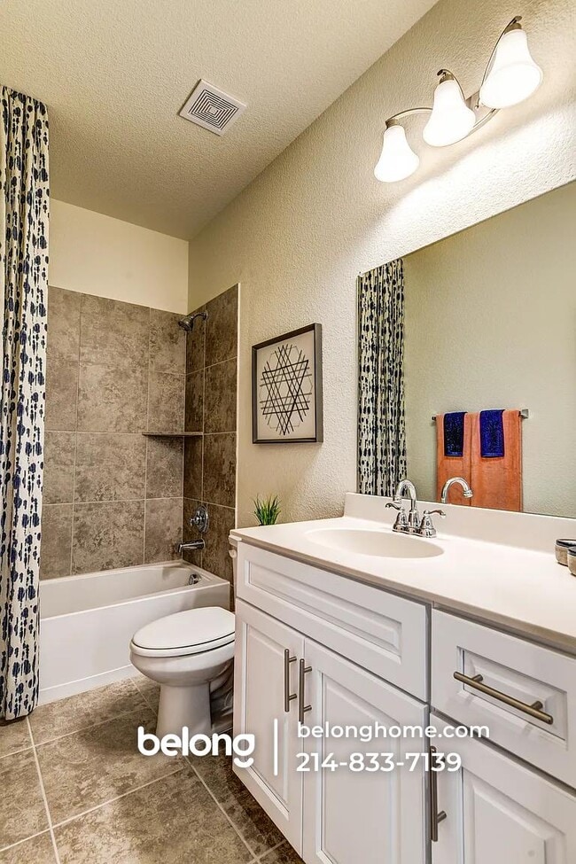 Building Photo - 422 Hazeltine Rd