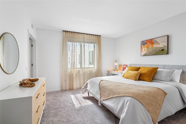 Building Photo - 200 NE 1st Ave