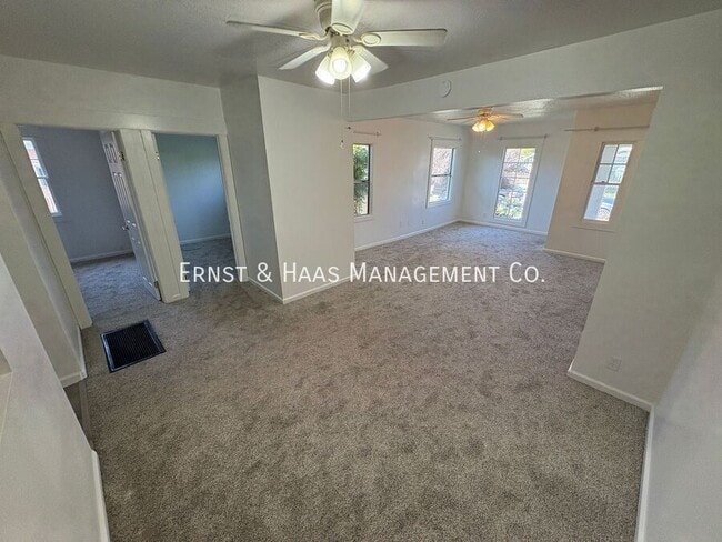 Building Photo - 926 Newport Ave