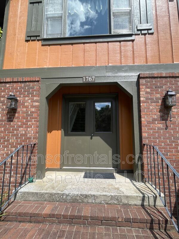 Building Photo - 1767D Haywood Manor Road