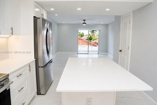 Building Photo - 2750 W 76th St