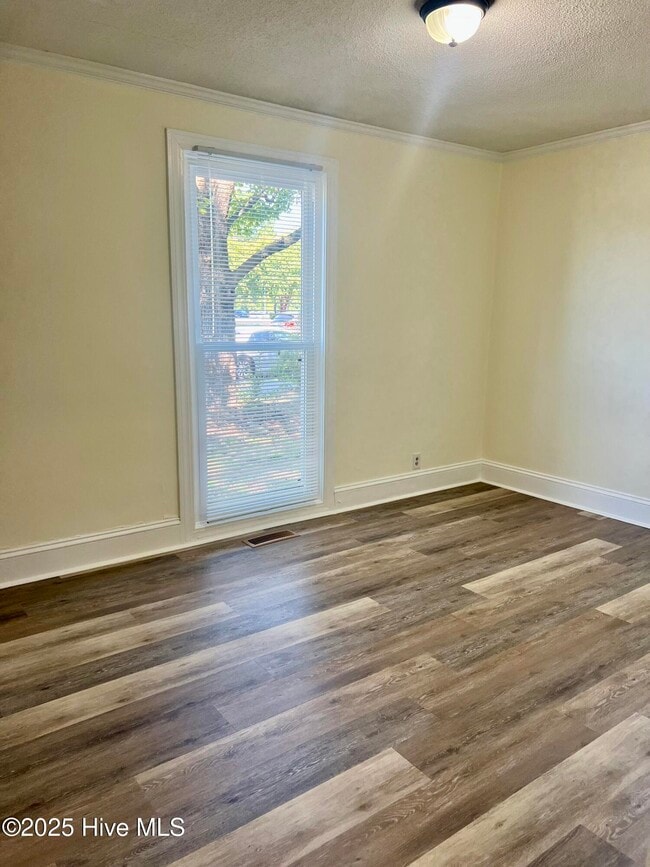 Building Photo - 2607 S Memorial Dr